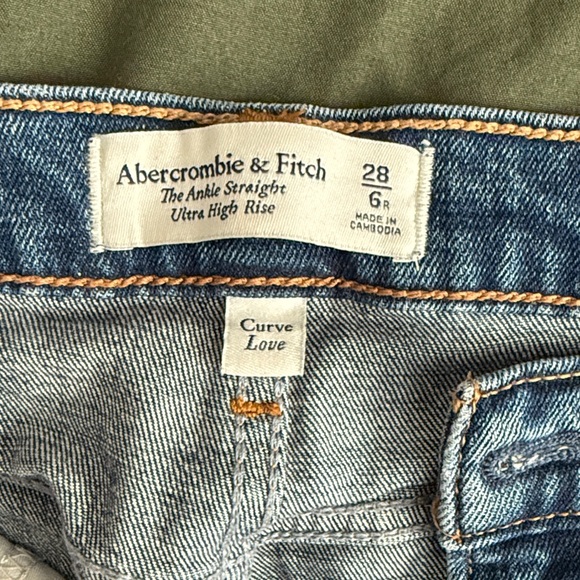 Abercrombie Curve Love Ultra High Rise Ankle Straight Jeans size 28 - Picture 2 of 4
